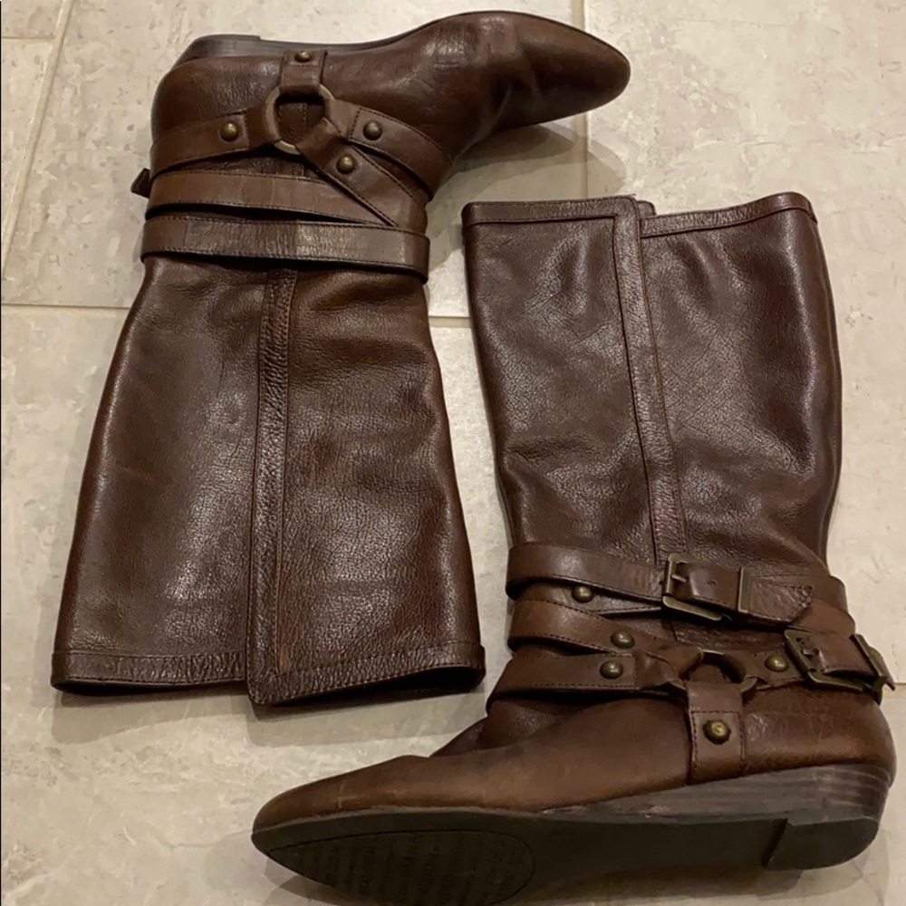 Gianni Bini brown leather boots